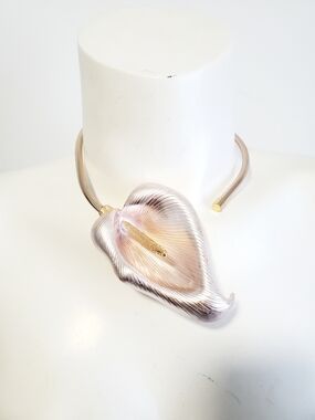Sculpted Shell Statement Necklace - Blush and Silver